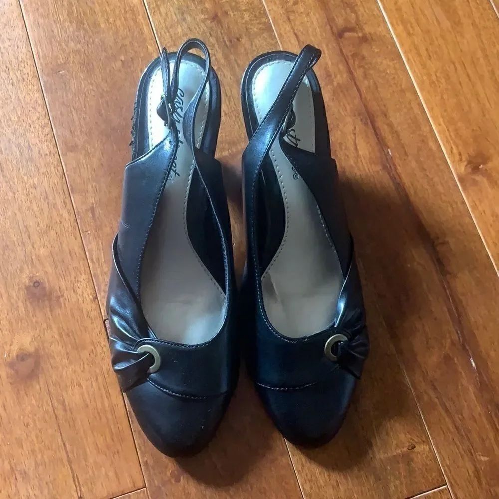 Easy street black strappy heels 8.5